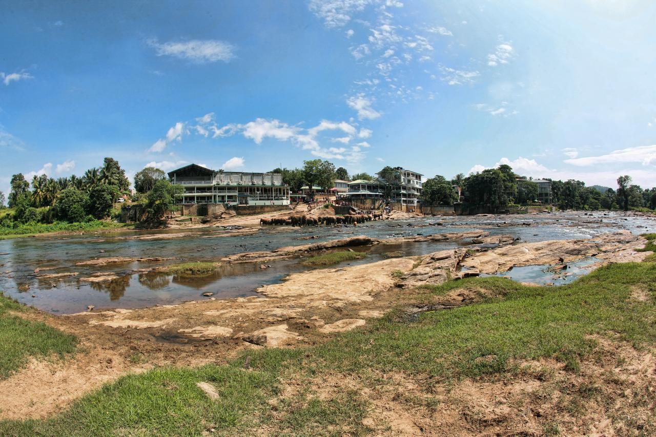 Cafe Pinnalanda Pinnawala  Buitenkant foto