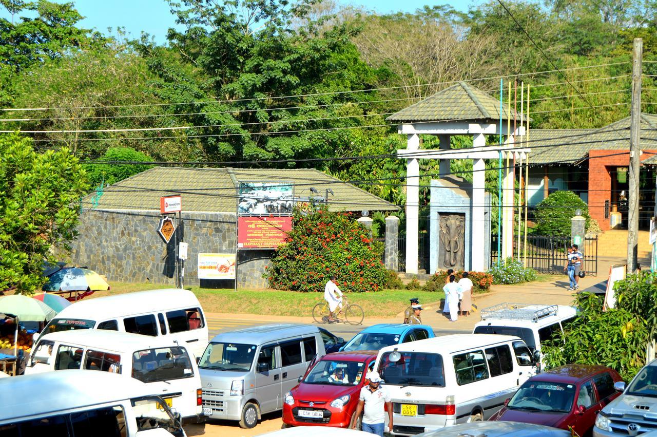 Cafe Pinnalanda Pinnawala  Buitenkant foto